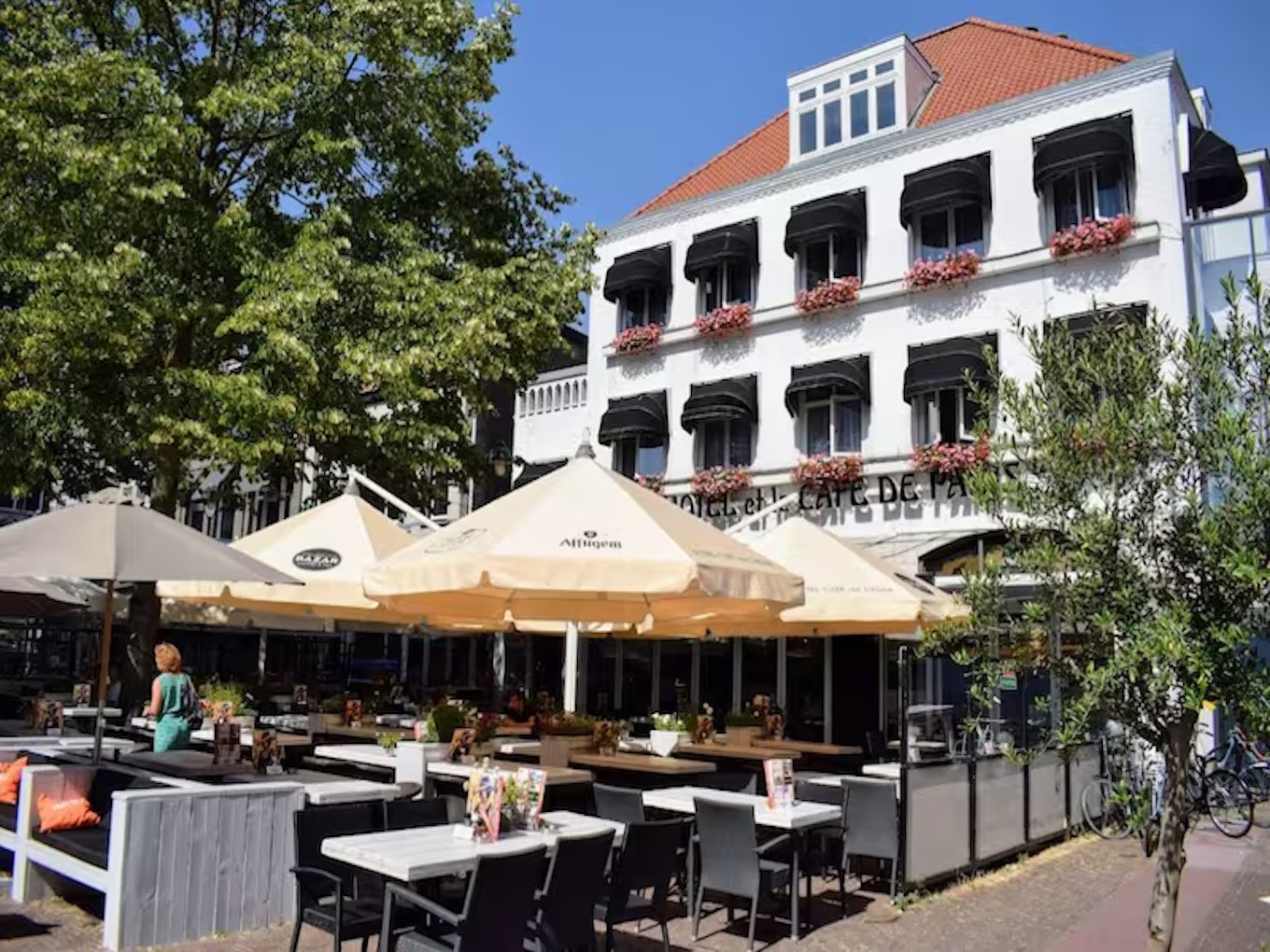 Apeldoorn, Hotel Cafe le Paris, Raadhuisplein 5, 055-5221822