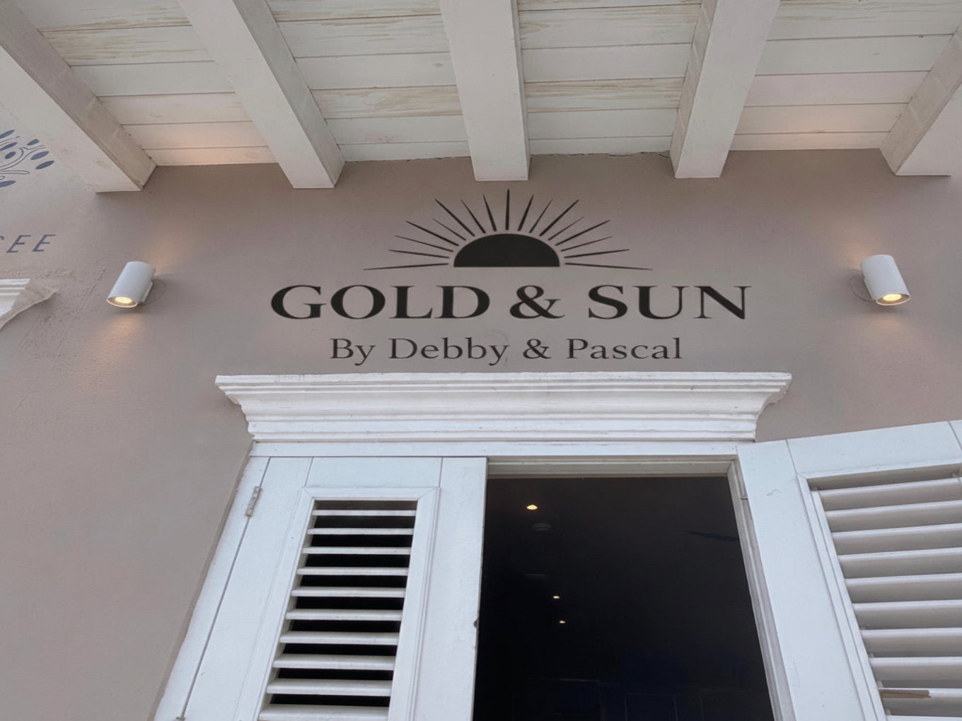 Curaçao, Willemstad, Gold & Sun, Kaya Wilson Papa, 88-92 Pieterman